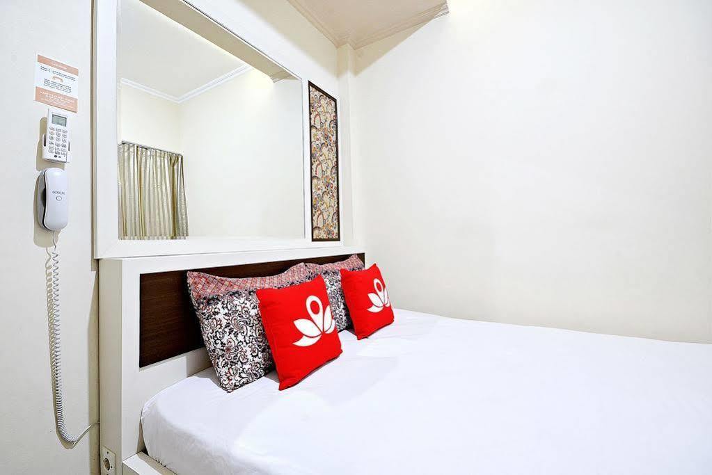 Zen Rooms Cideng Barat Jacarta Exterior foto