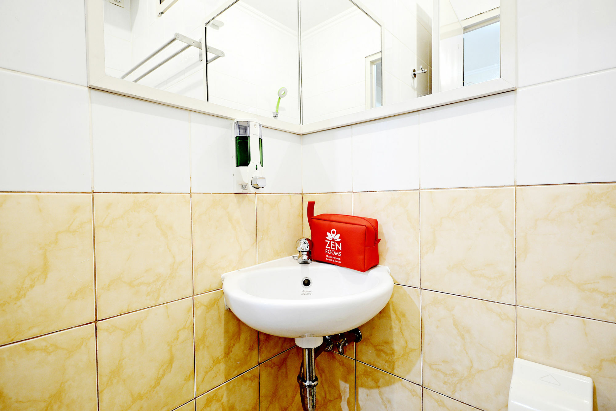 Zen Rooms Cideng Barat Jacarta Exterior foto