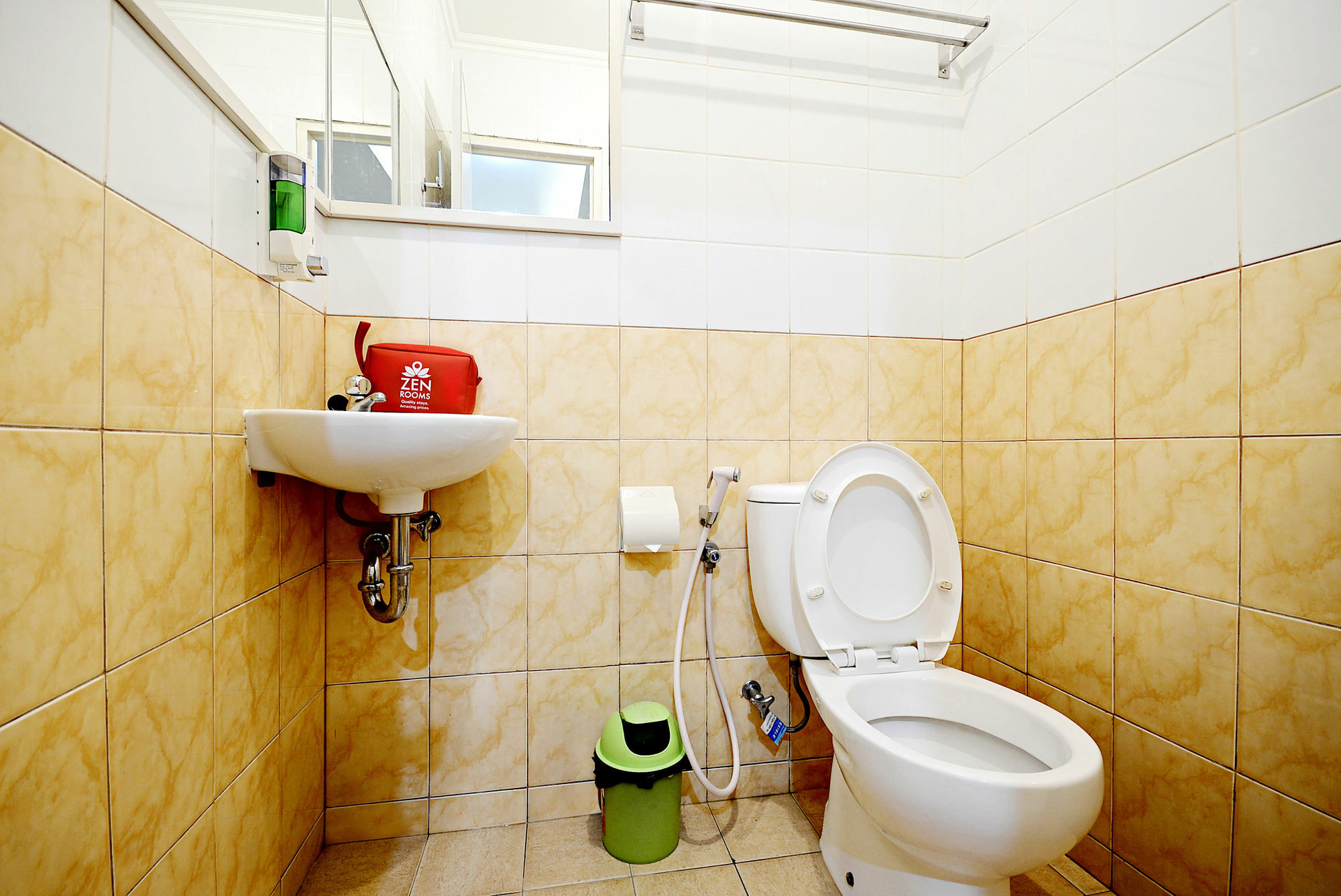 Zen Rooms Cideng Barat Jacarta Exterior foto